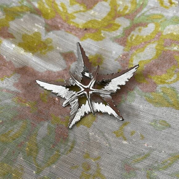Vintage silver starfish brooch retro pin silver tone small gift for her retro - Picture 2 of 5